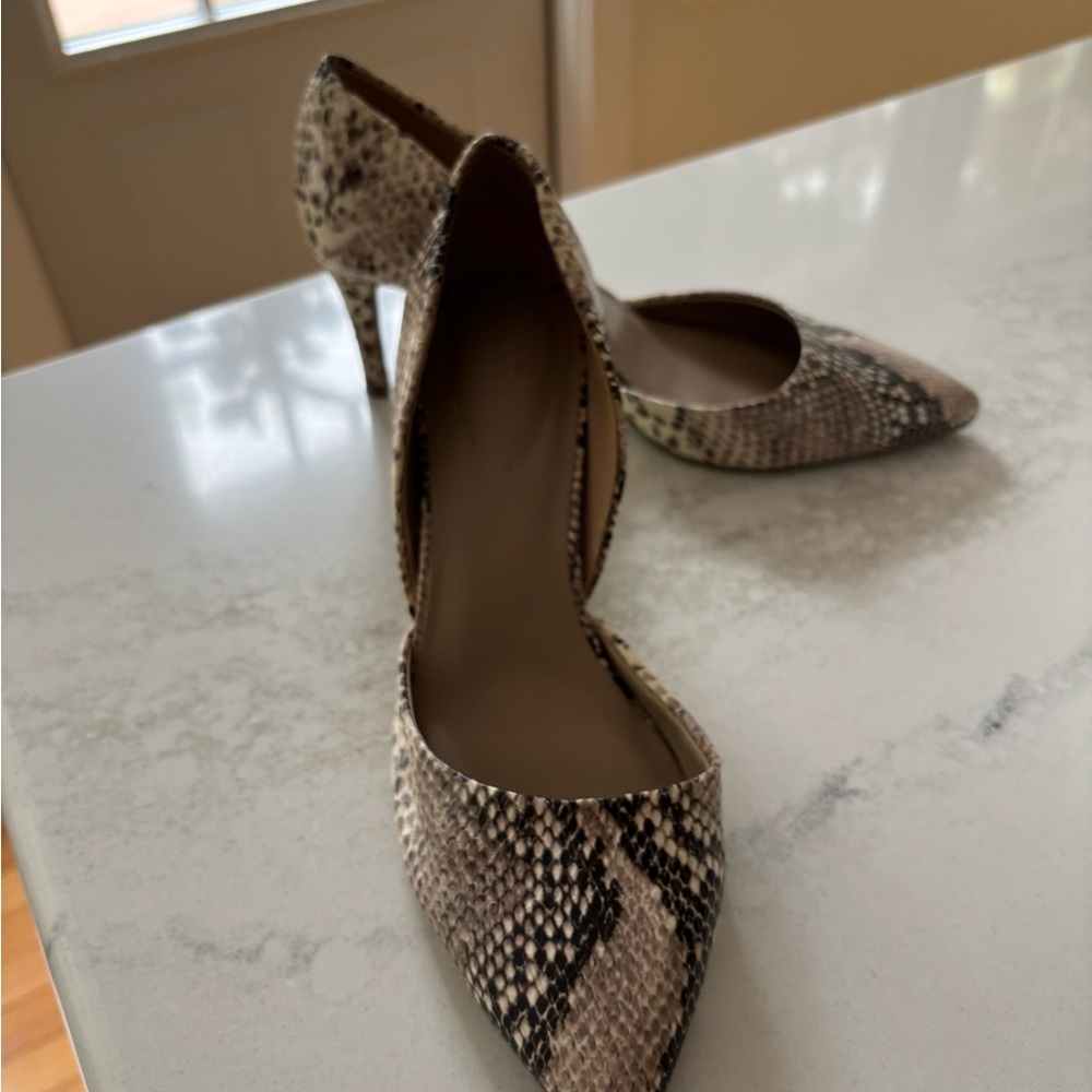 Chic Brown and Black Heels with Snakeskin Pattern